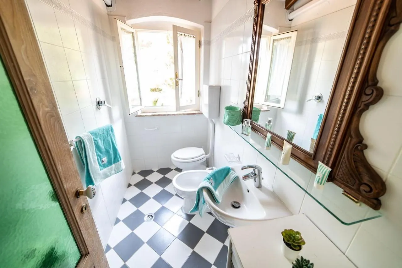 Casa Rossa Lacona Apartment