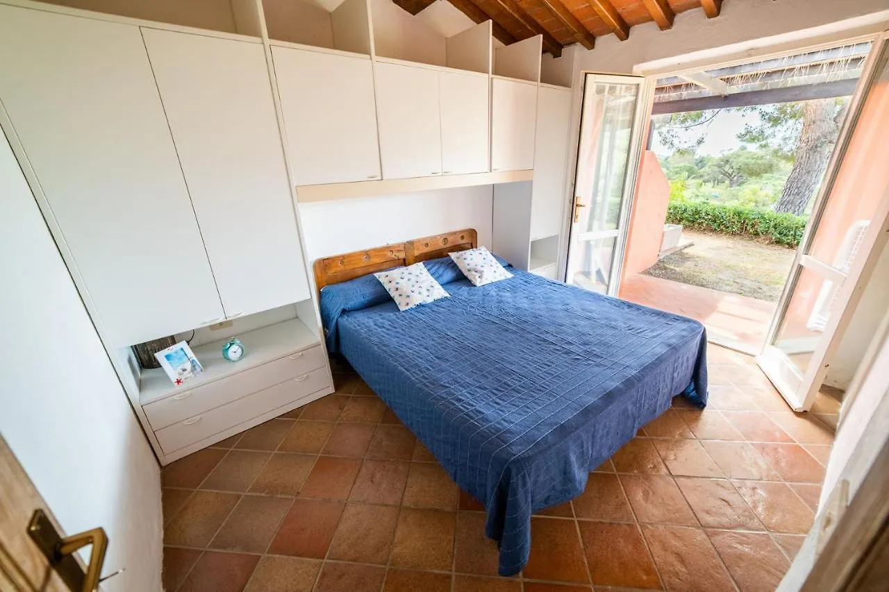 Casa Rossa Lacona Apartment
